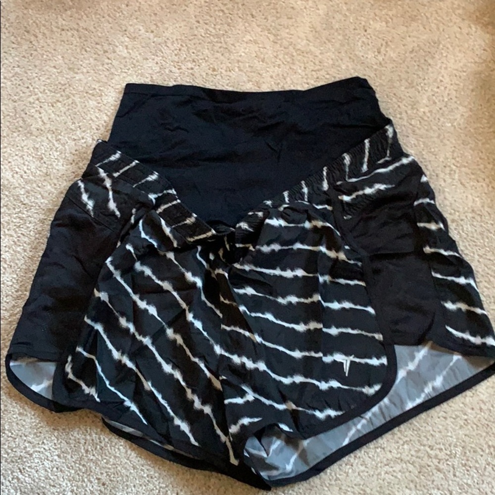 Maternity exercise shorts